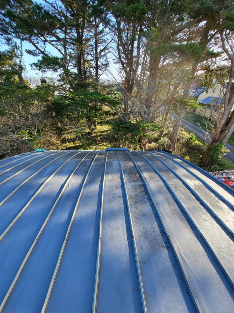 toitures avant nettoyage traitement en menbrane douarnenez morlaix crozon chateaulin